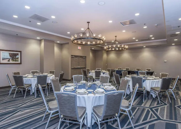 Doubletree By Hilton - Convention Center Hotel