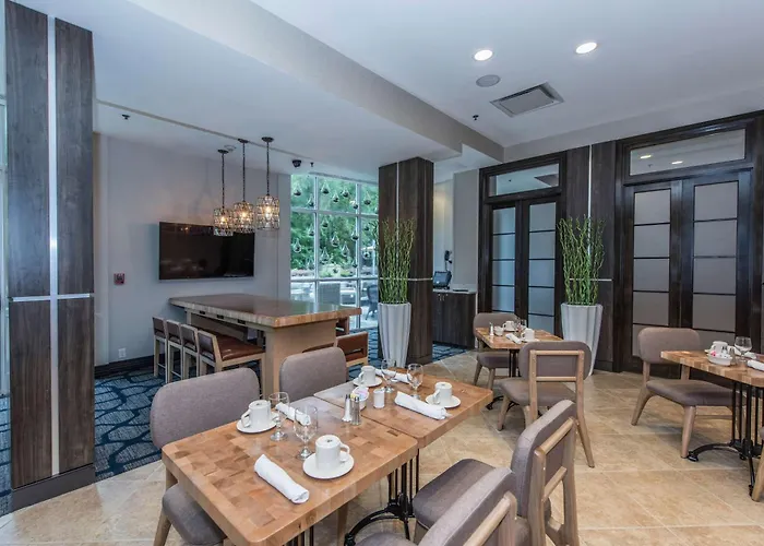 Doubletree By Hilton - Convention Center Hotel